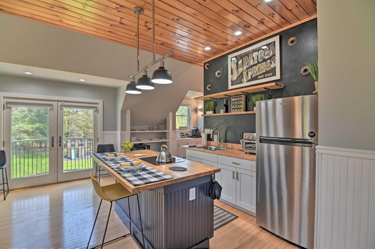 Stylish Studio With Fireplace About 3 Mi From Dtwn! Saratoga Springs Eksteriør bilde