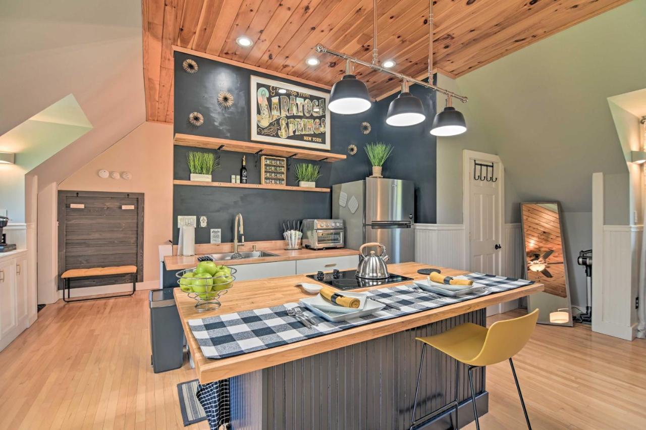 Stylish Studio With Fireplace About 3 Mi From Dtwn! Saratoga Springs Eksteriør bilde